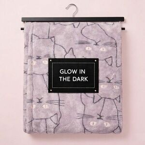 NWT Linen Chest Purple Cat Patterned Glow in the Dark Blanket